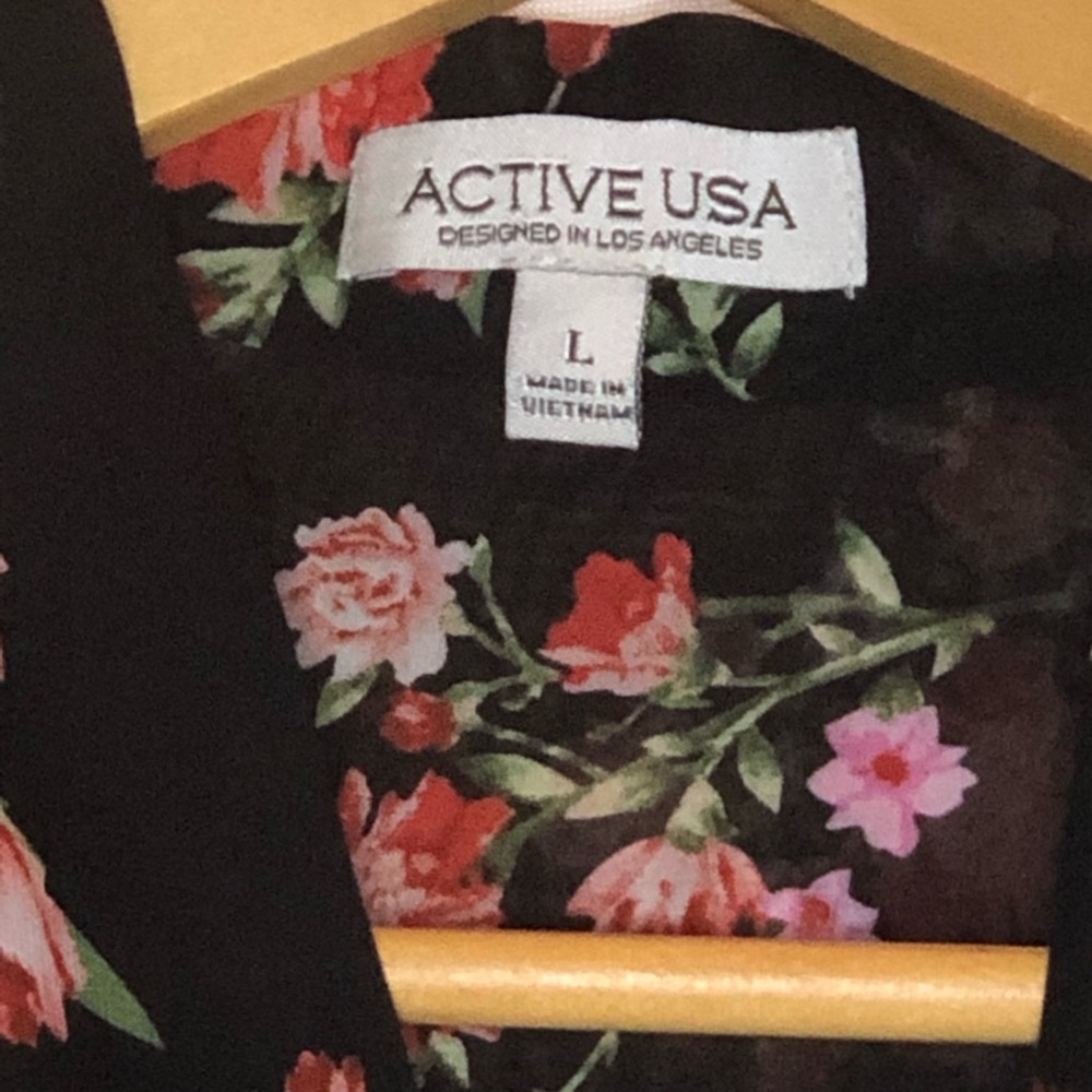 Active USA Black floral sheet 3/4 sleeve open V neck sheer top - Picture 3 of 4
